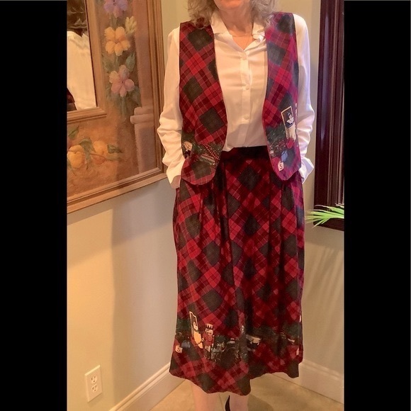 VTG Lucia Christmas Plaid skirt and vest. Beautiful Christmas scenes size 12 - Picture 4 of 16